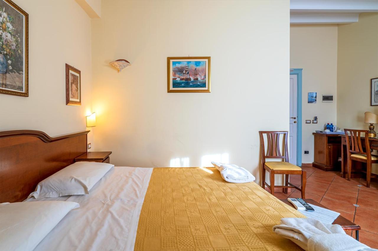 Hotel Mediterraneo Syrakusa Exteriör bild