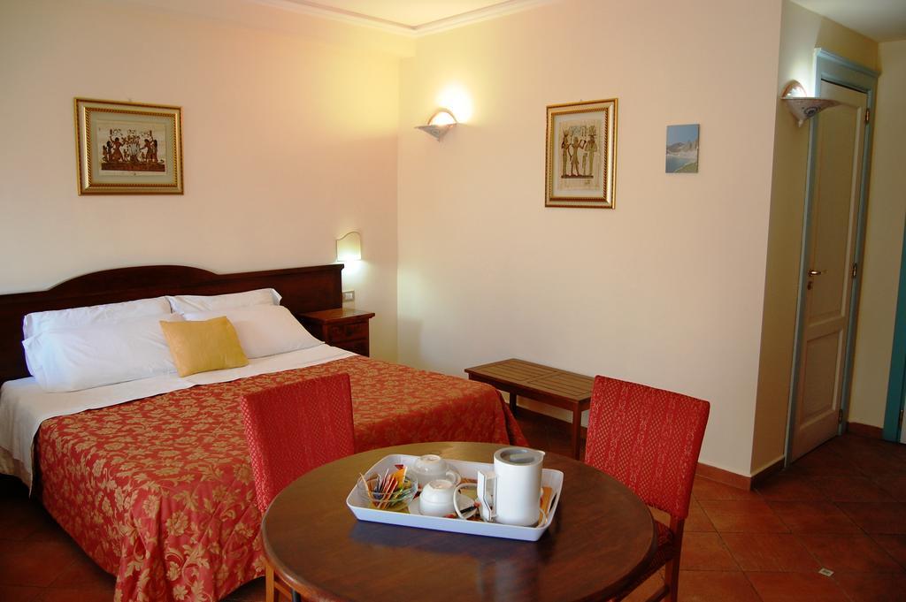 Hotel Mediterraneo Syrakusa Exteriör bild